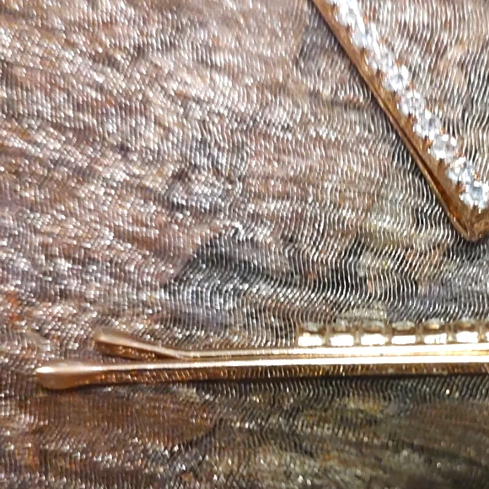 🔸💎🔸NWOT Sparkling Brilliant Petite Round Cut Rhinestone & Gold Clasp Barrette